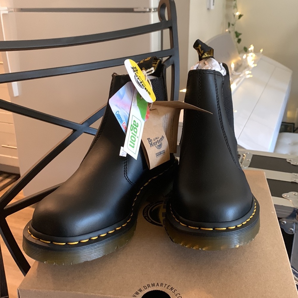 Dr. Martens Workwear Slip Resistant Chelsea Boot 2976 BLACK LEATHER